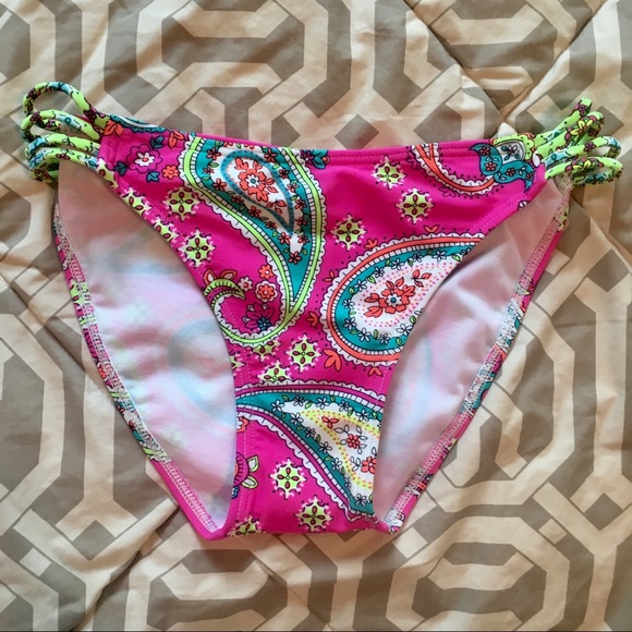 ⭐️SALE NWT Bright Patterned Swim Suit Set - Picture 7 of 7